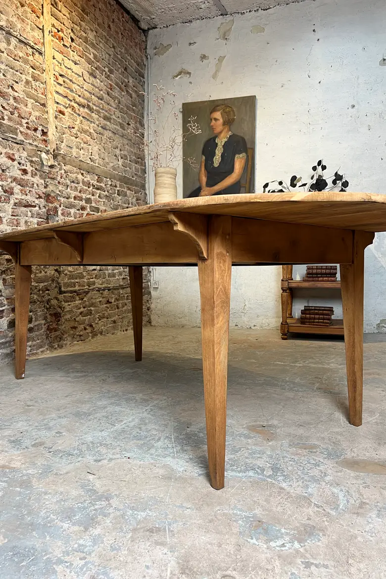 Ancienne table ovale en sapin