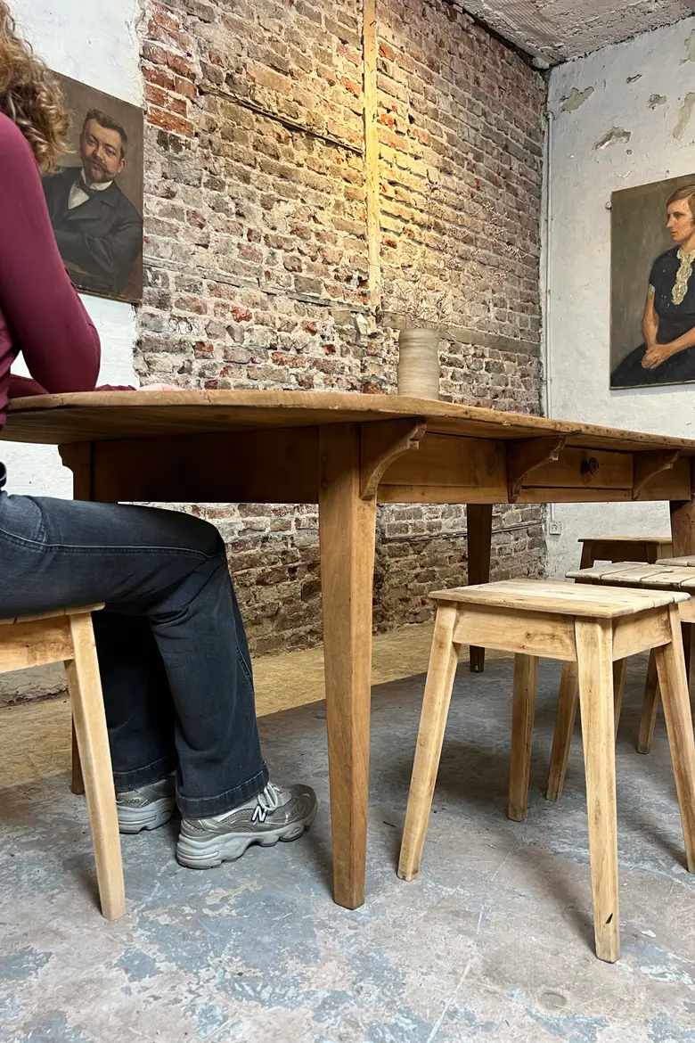 Ancienne table ovale en sapin