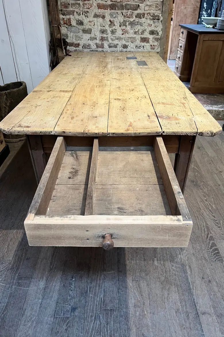 Ancienne table rustique en sapin Début XXème