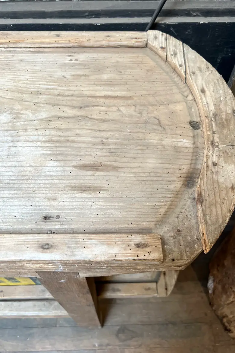 Ancienne table servant à la fabrication du fromage Début XXème