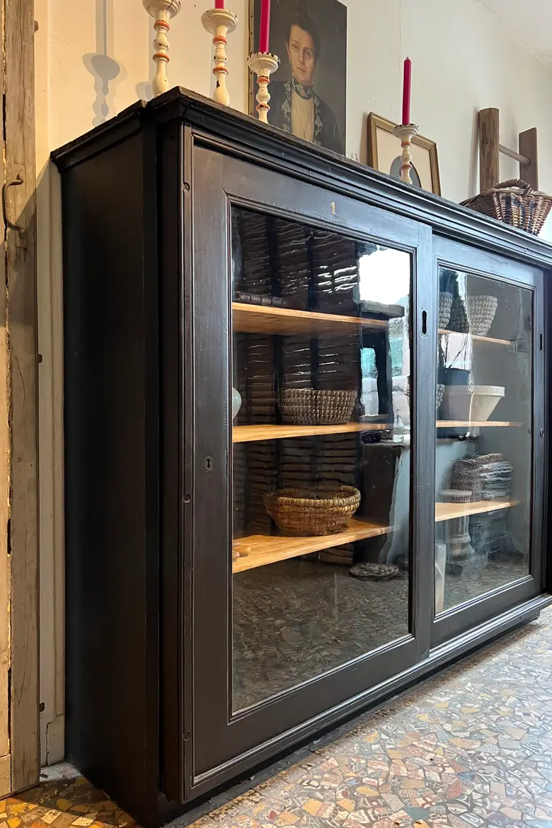 Ancienne vitrine à portes coulissantes Début XXème