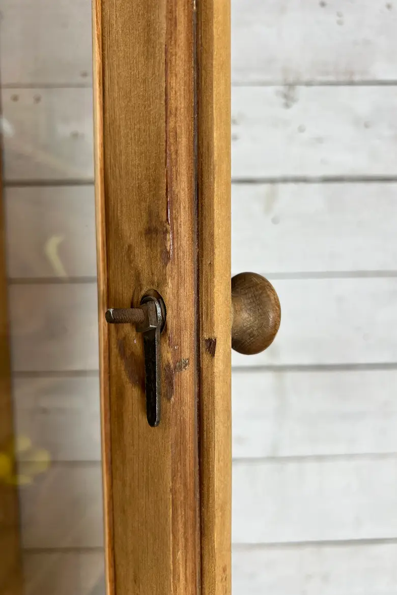 Ancienne vitrine à suspendre