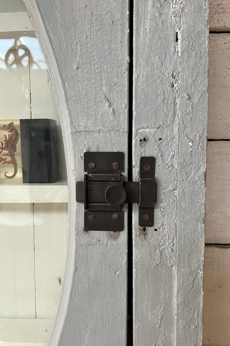 Ancienne vitrine à suspendre DébutXXème