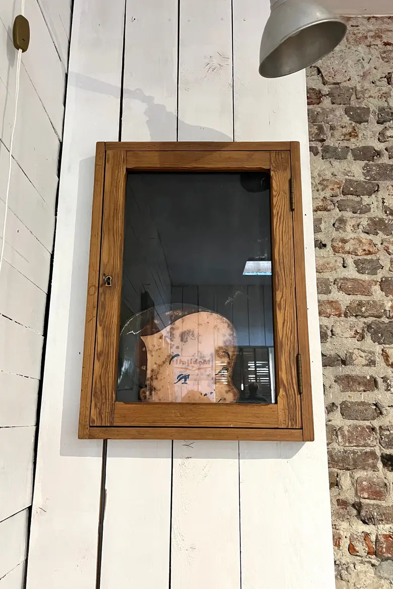 Ancienne vitrine d’affichage en bois 1950