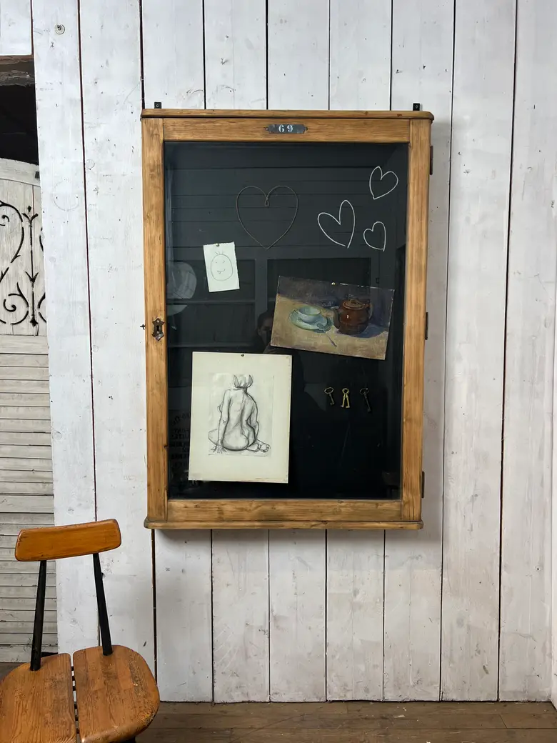 Ancienne vitrine d’affichage en sapin