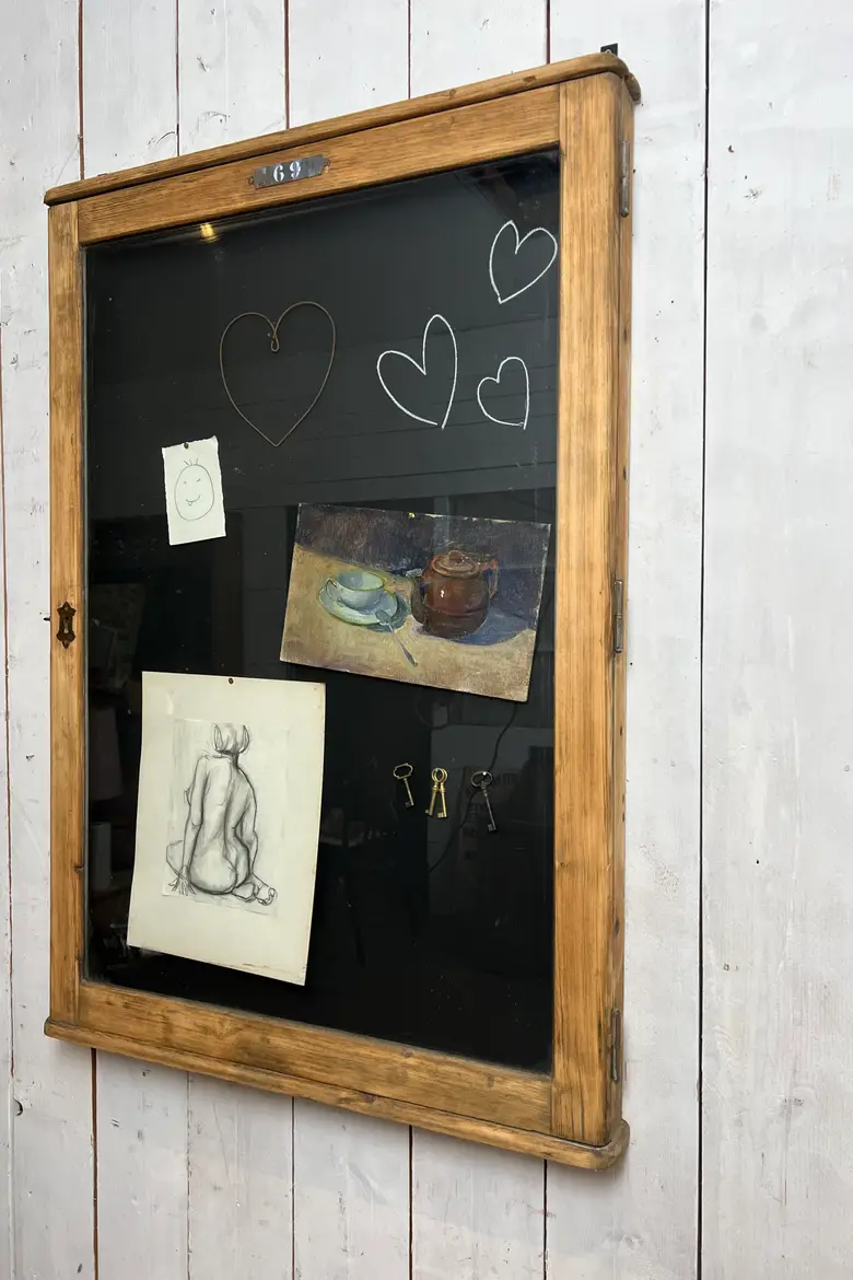 Ancienne vitrine d’affichage en sapin