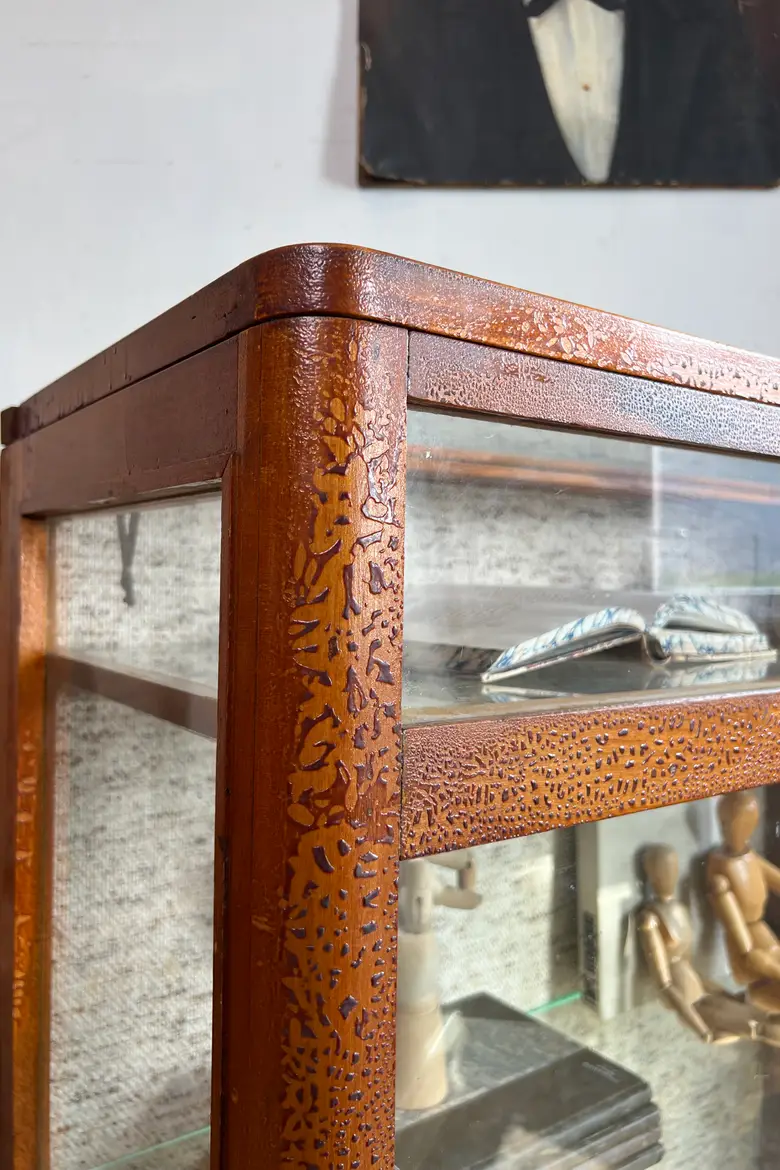 Ancienne vitrine de magasin en hêtre – Années 50