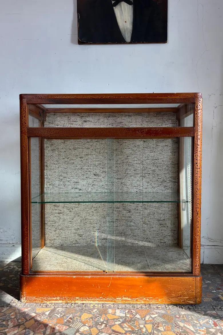 Ancienne vitrine de magasin en hêtre – Années 50