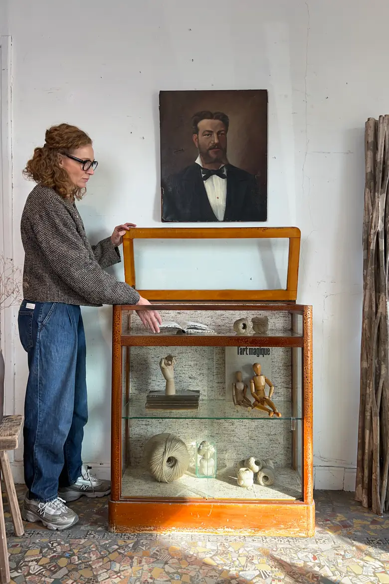 Ancienne vitrine de magasin en hêtre – Années 50