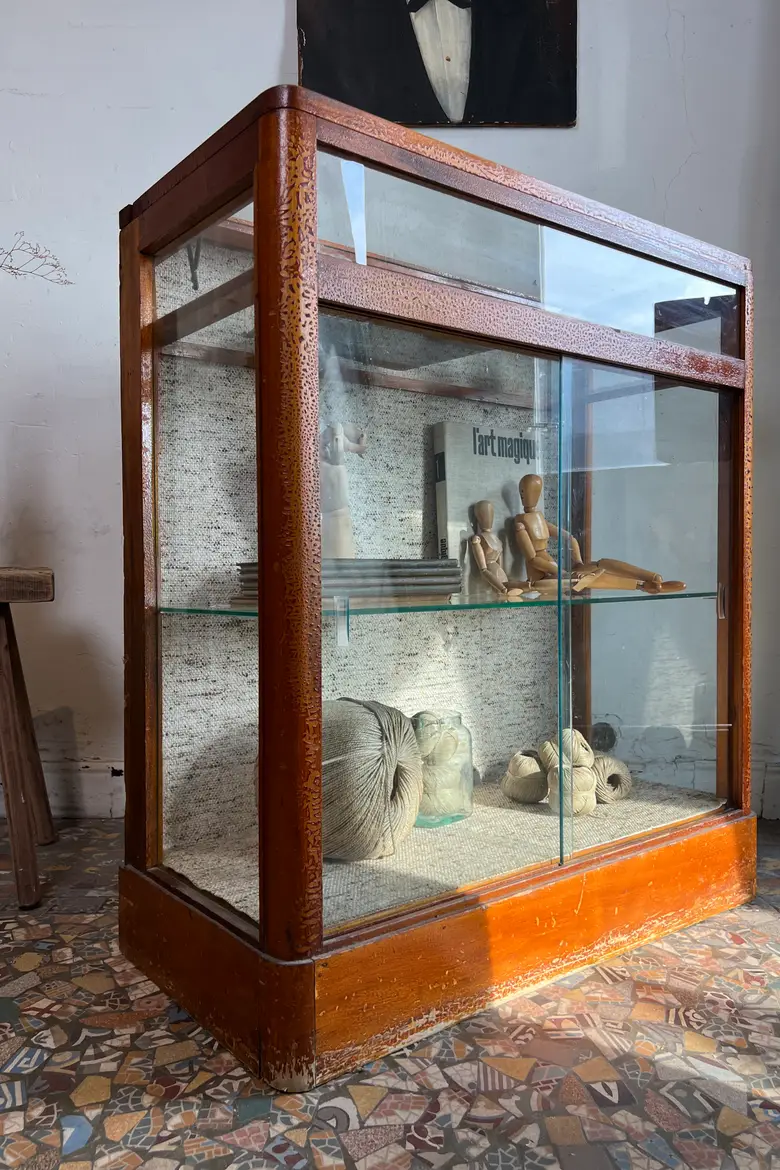 Ancienne vitrine de magasin en hêtre – Années 50