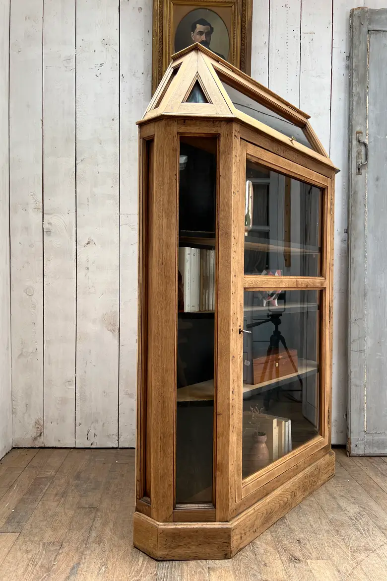 Ancienne vitrine de pharmacie