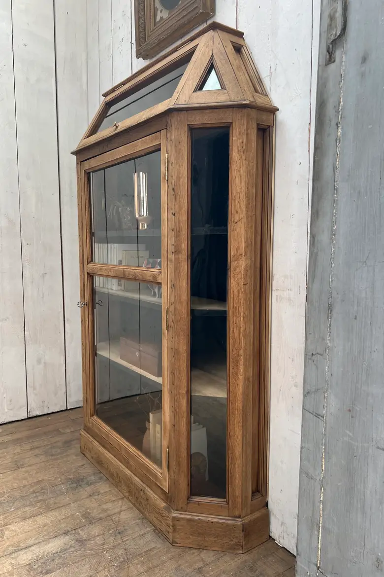 Ancienne vitrine de pharmacie