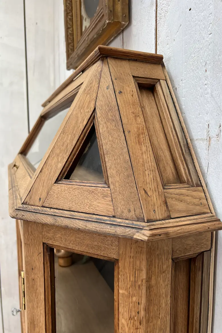 Ancienne vitrine de pharmacie