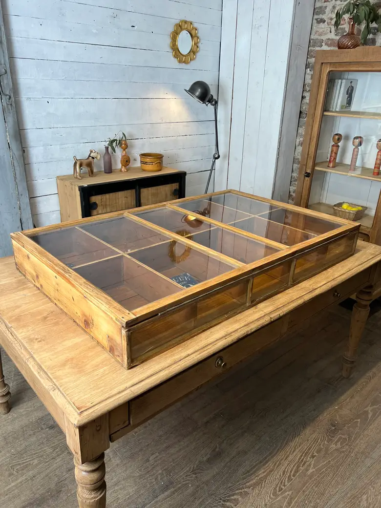 Ancienne vitrine de présentation