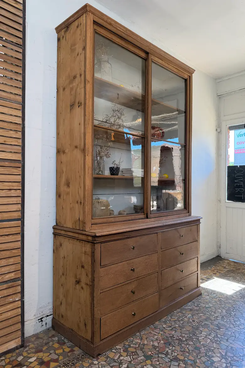 Ancienne vitrine d’école en chêne