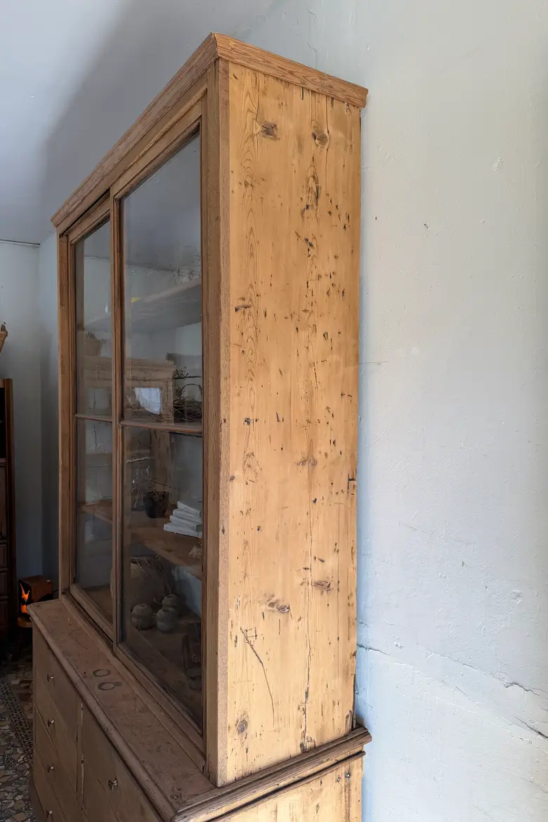 Ancienne vitrine d’école en chêne
