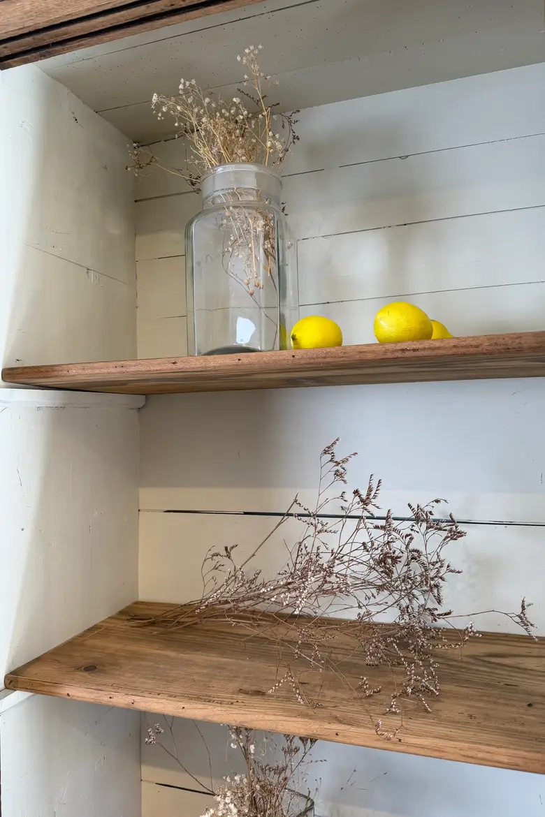 Ancienne vitrine d’école en chêne
