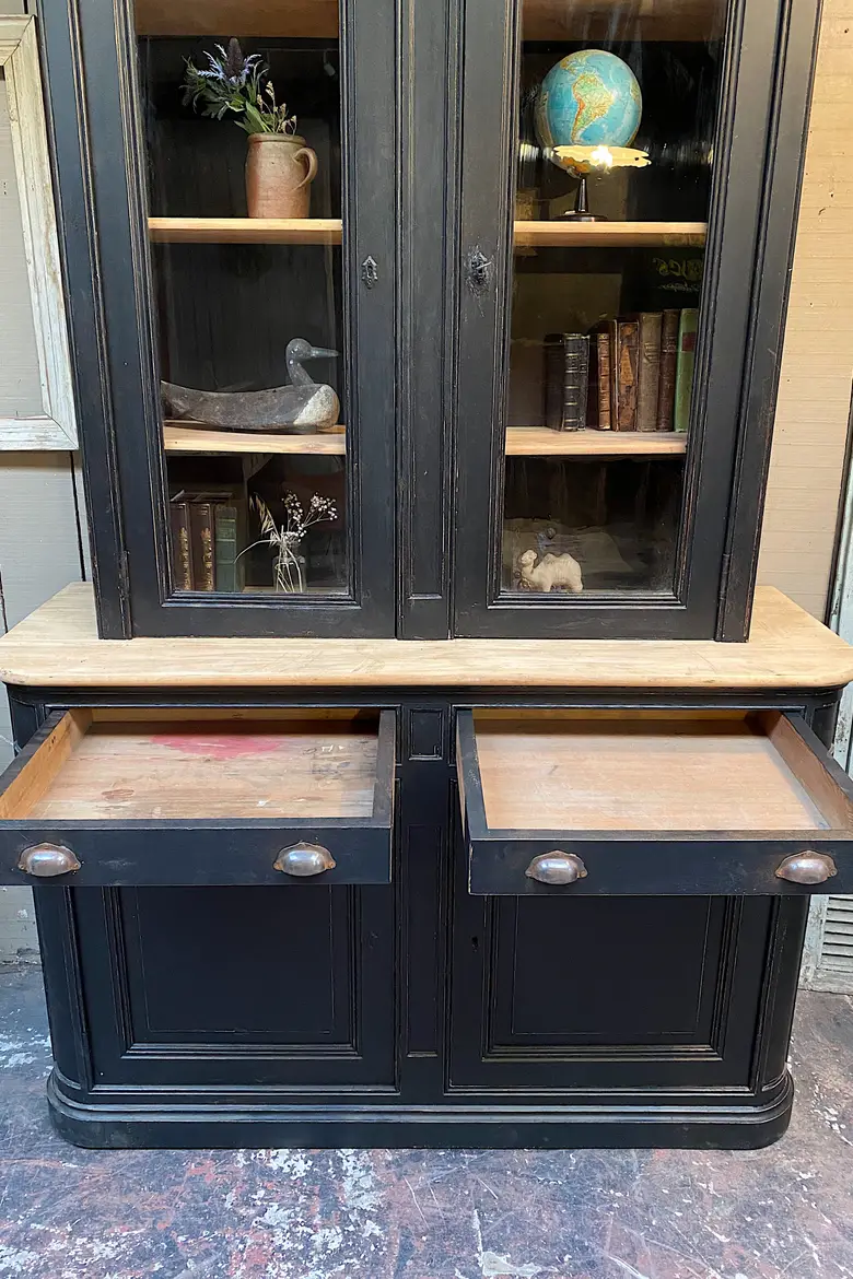 Ancienne vitrine d’office Début XXème