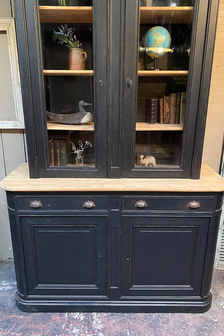 Ancienne vitrine d’office Début XXème