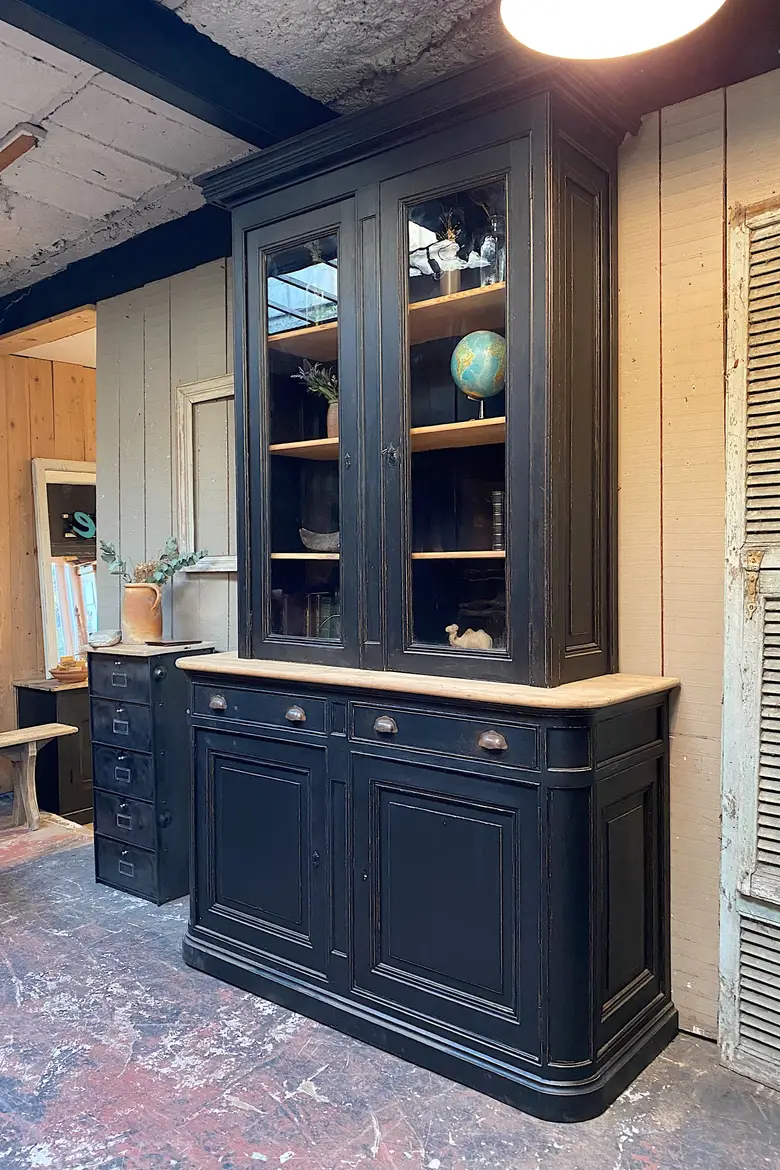 Ancienne vitrine d’office Début XXème
