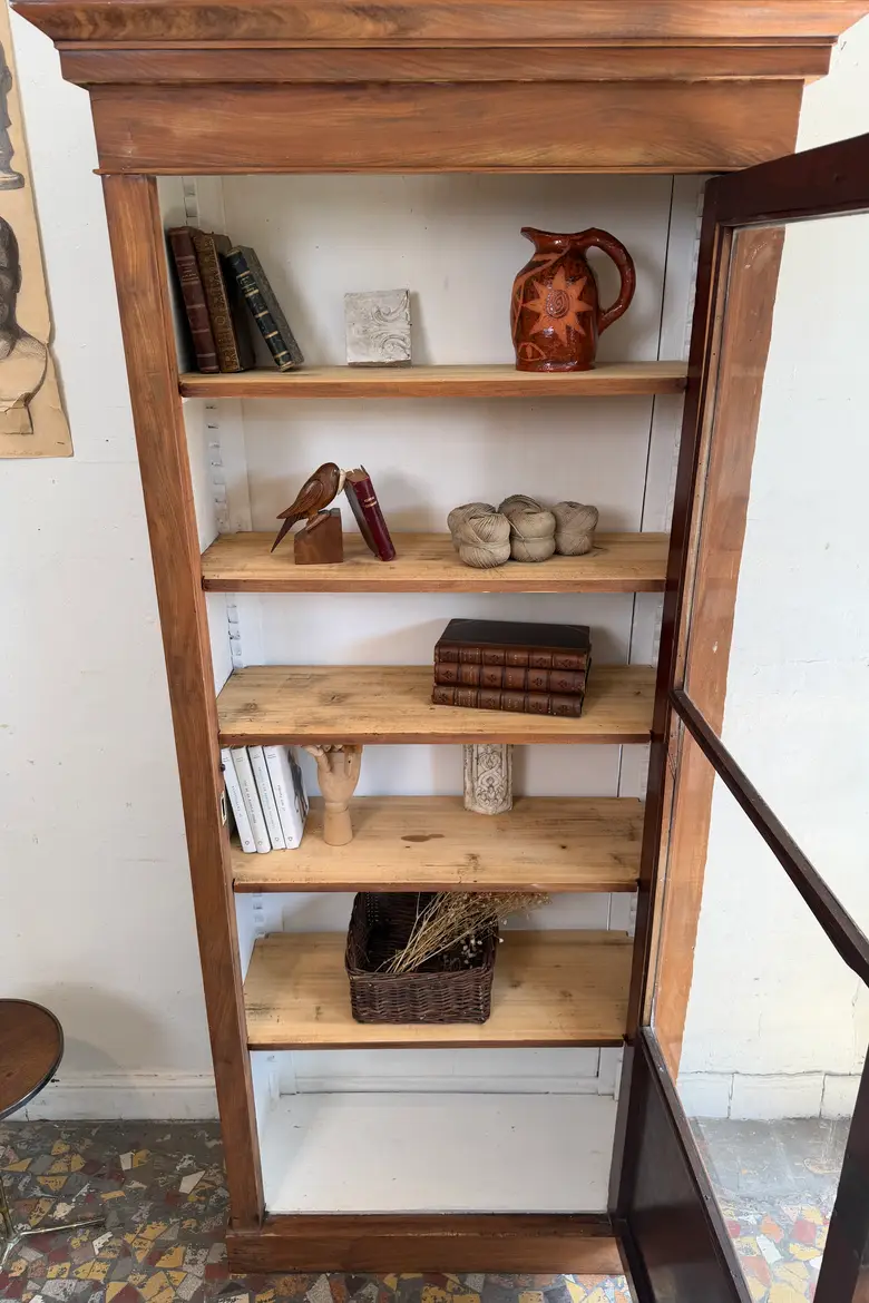Ancienne vitrine en acajou — Ancienne vitrine en acajou