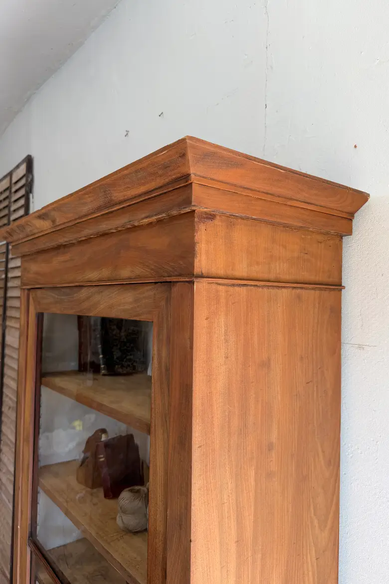 Ancienne vitrine en acajou — Ancienne vitrine en acajou