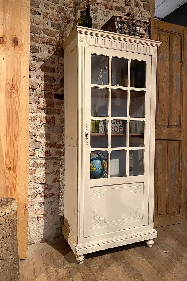 Ancienne vitrine en bois couleur crème Début XXème