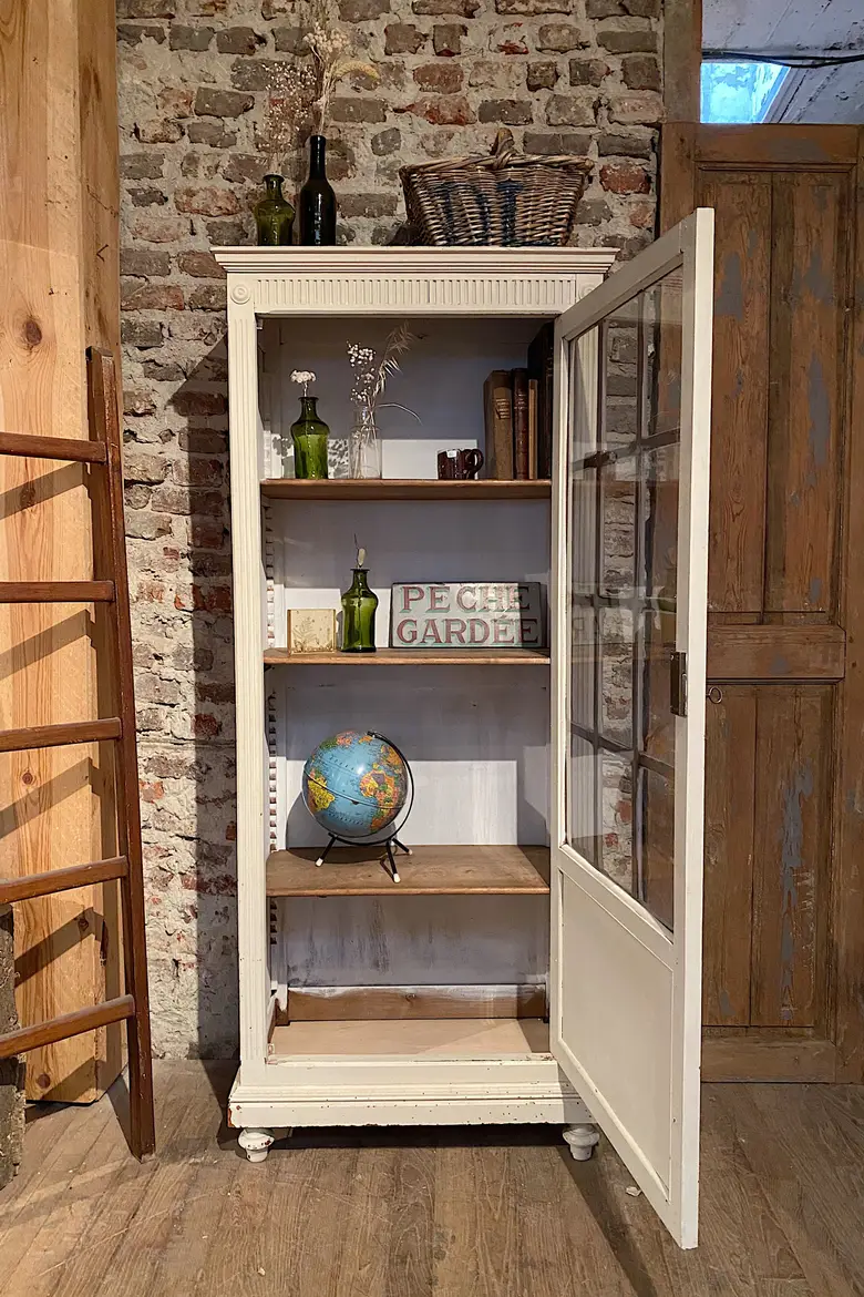 Ancienne vitrine en bois couleur crème Début XXème