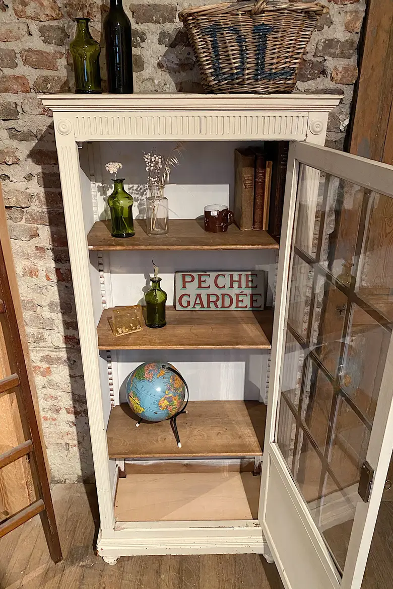 Ancienne vitrine en bois couleur crème Début XXème