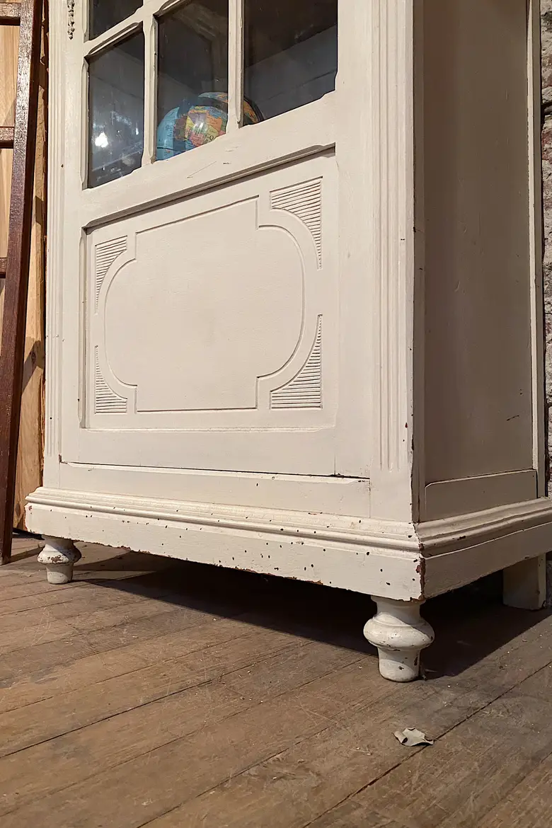 Ancienne vitrine en bois couleur crème Début XXème
