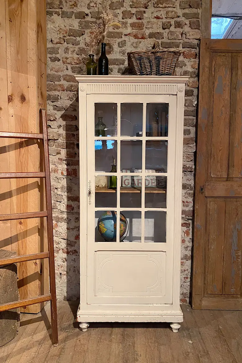 Ancienne vitrine en bois couleur crème Début XXème