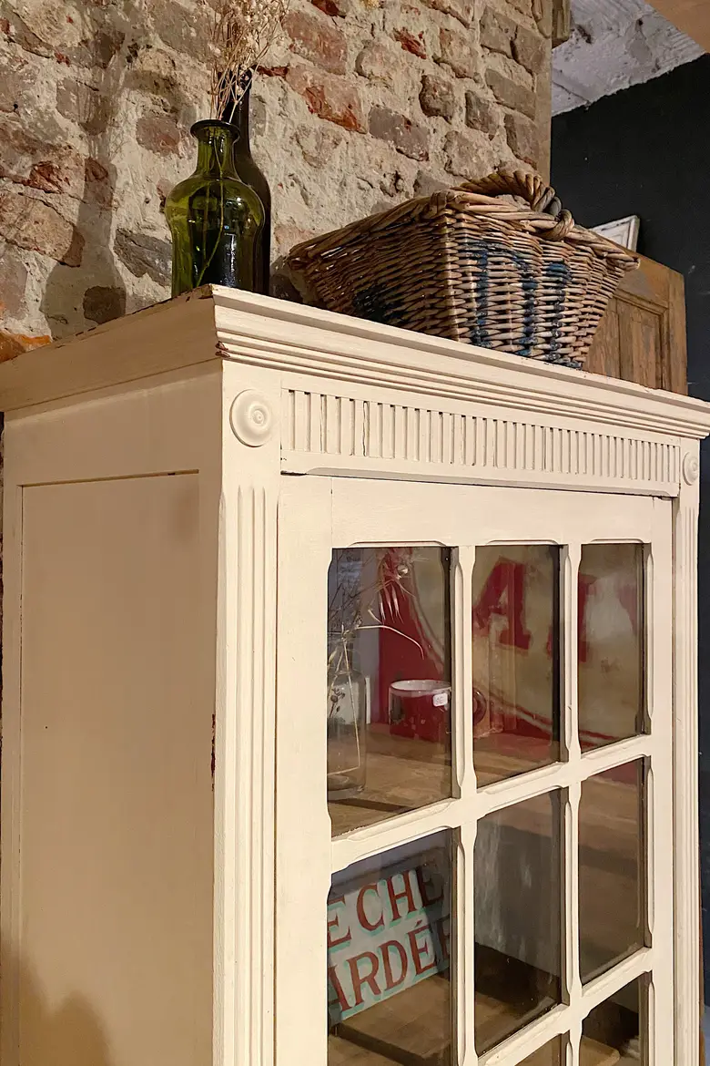 Ancienne vitrine en bois couleur crème Début XXème
