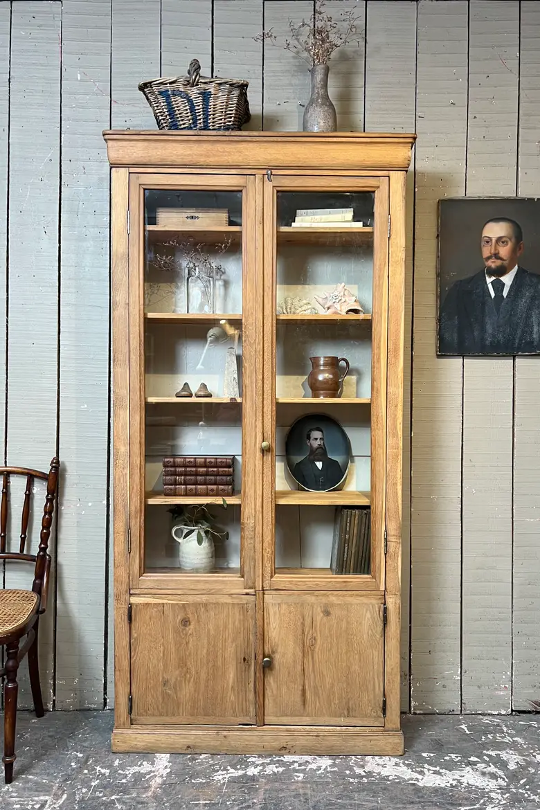 Ancienne vitrine en chêne
