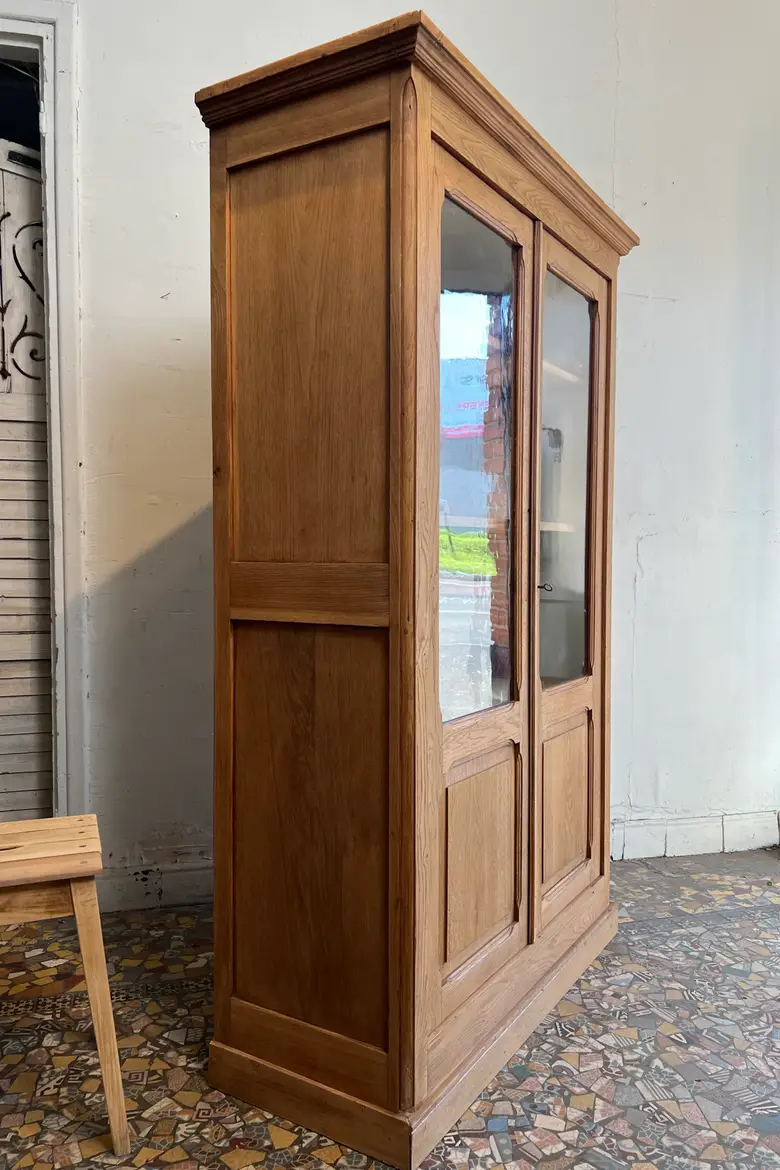 Ancienne vitrine en chêne