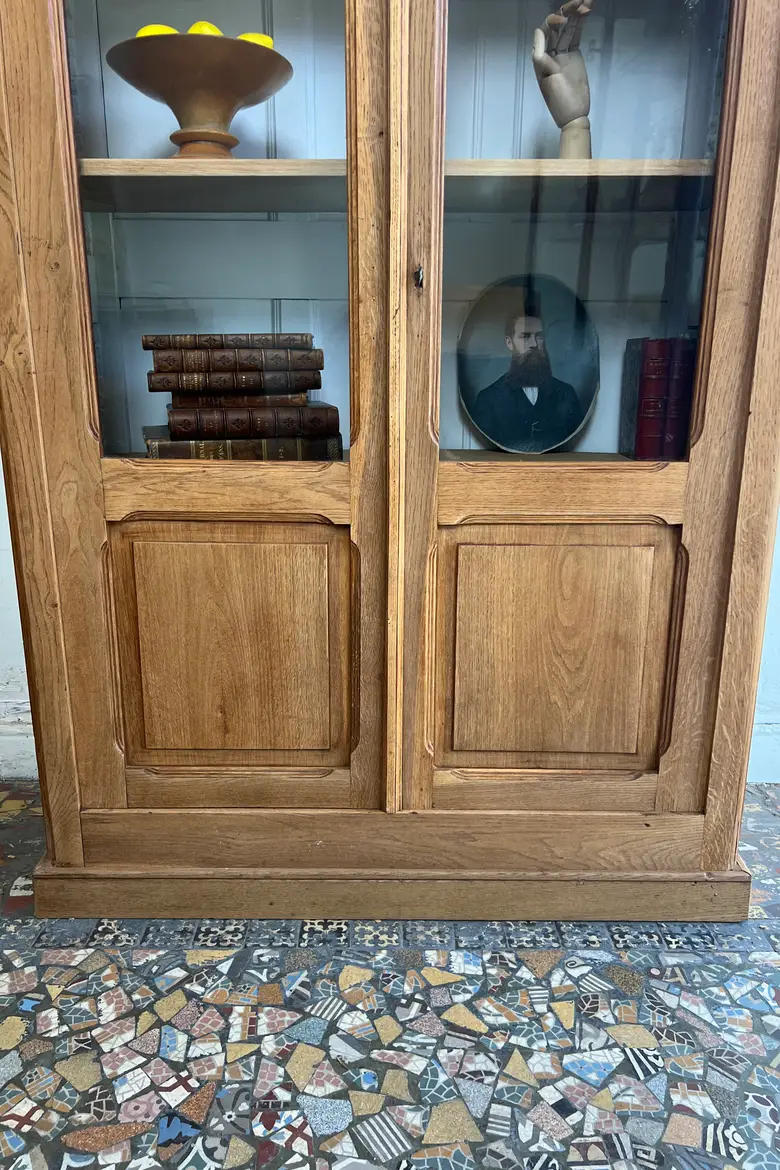 Ancienne vitrine en chêne