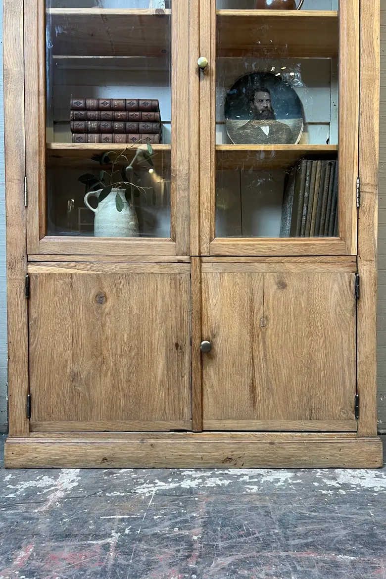 Ancienne vitrine en chêne