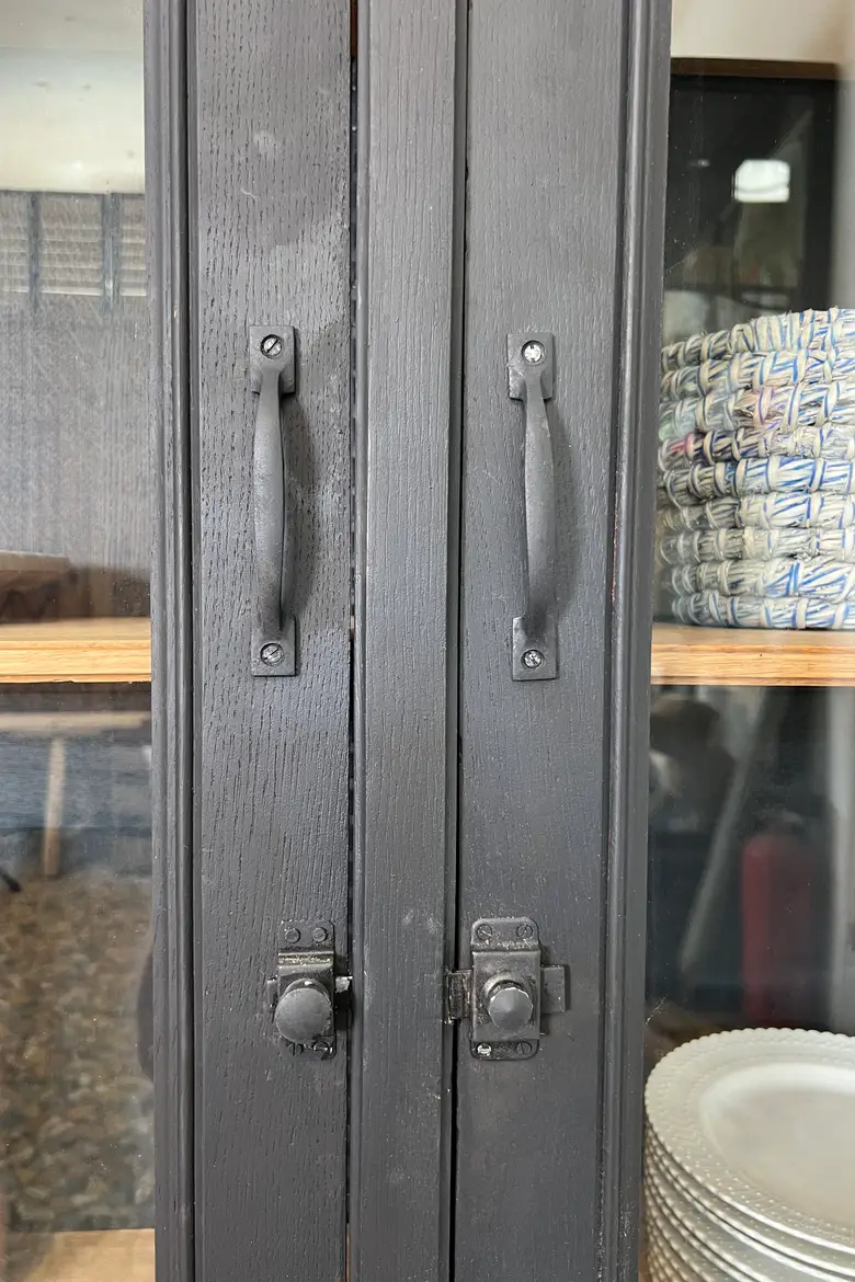 Ancienne vitrine en chêne