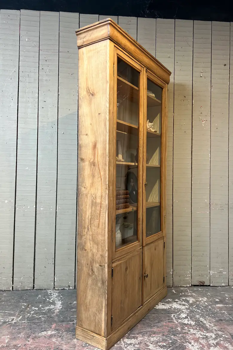 Ancienne vitrine en chêne