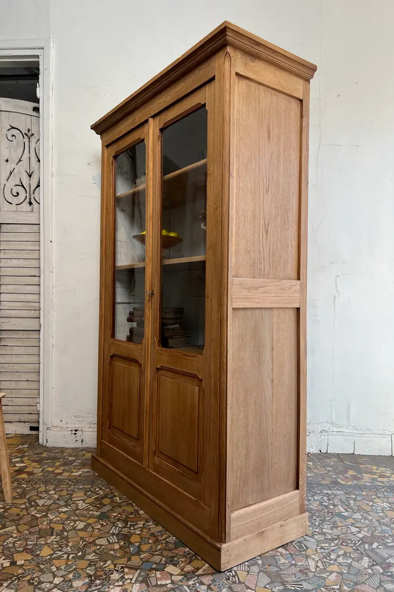 Ancienne vitrine en chêne
