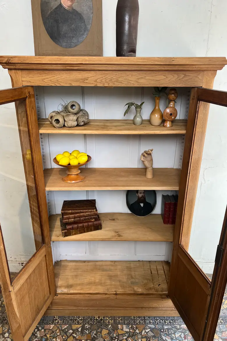 Ancienne vitrine en chêne