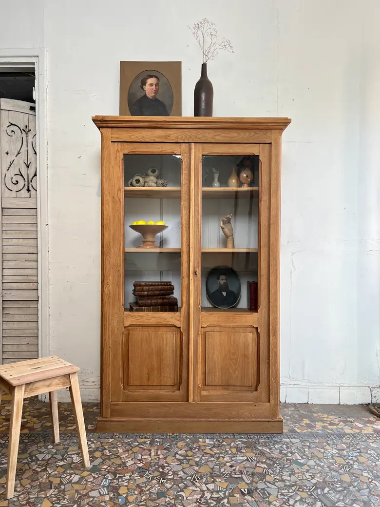 Ancienne vitrine en chêne