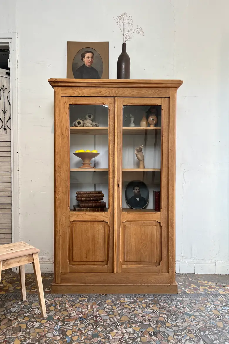 Ancienne vitrine en chêne