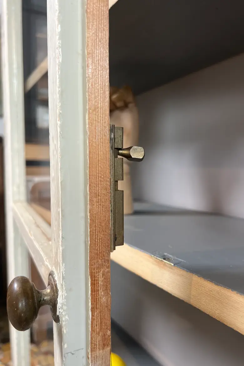 Ancienne vitrine en sapin – Début XXe