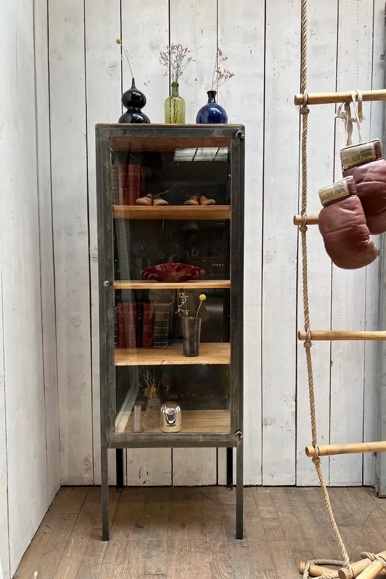 Ancienne vitrine médicale 1950