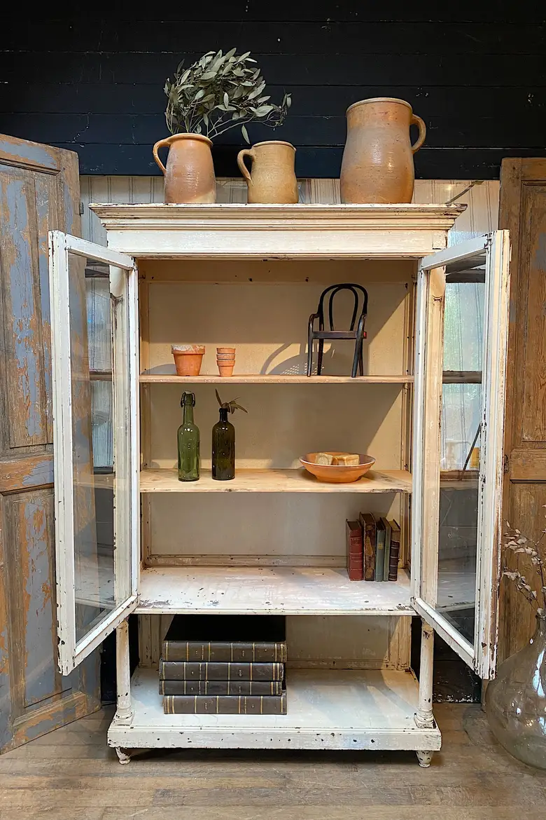 Ancienne vitrine médicale patinée en bois Début XXème