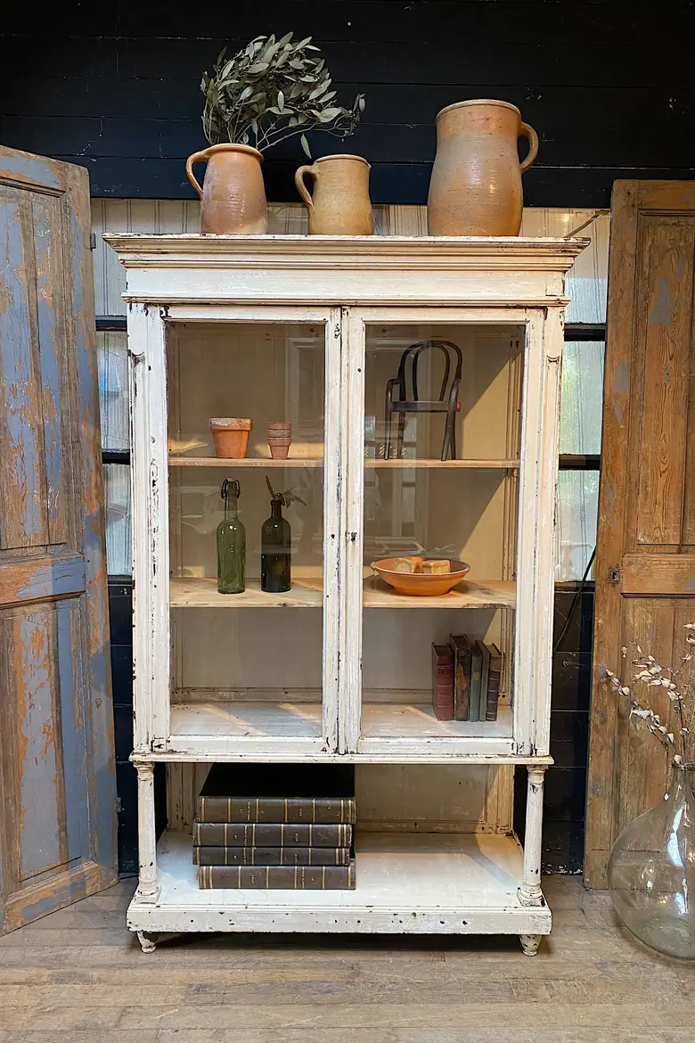 Ancienne vitrine médicale patinée en bois Début XXème