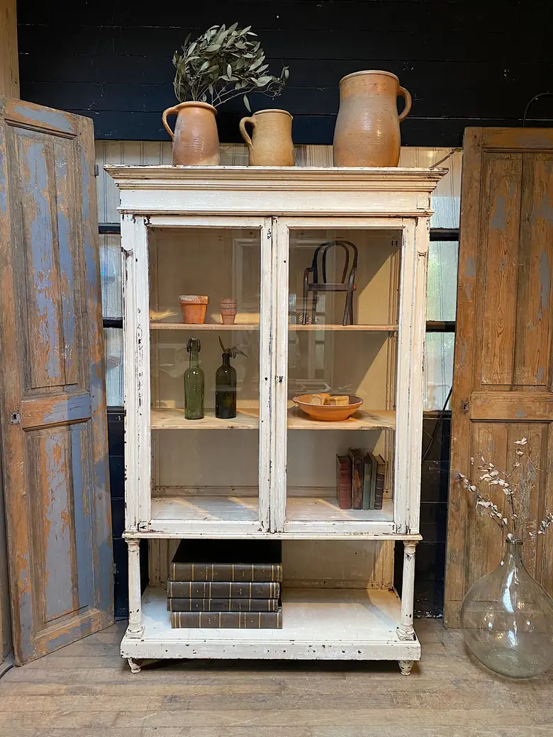 Ancienne vitrine médicale patinée en bois Début XXème