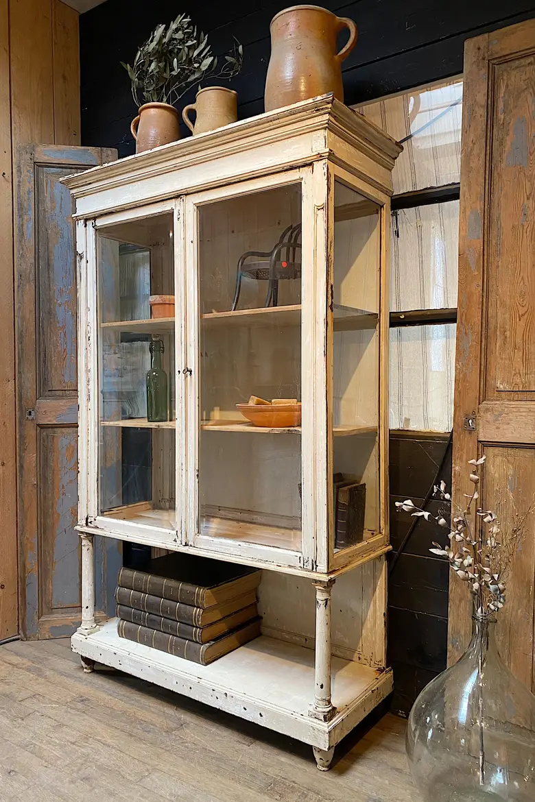 Ancienne vitrine médicale patinée en bois Début XXème