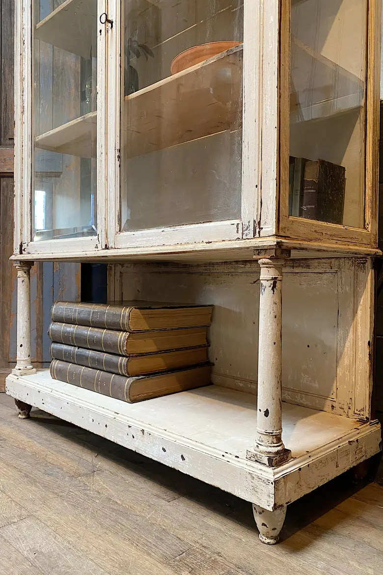 Ancienne vitrine médicale patinée en bois Début XXème