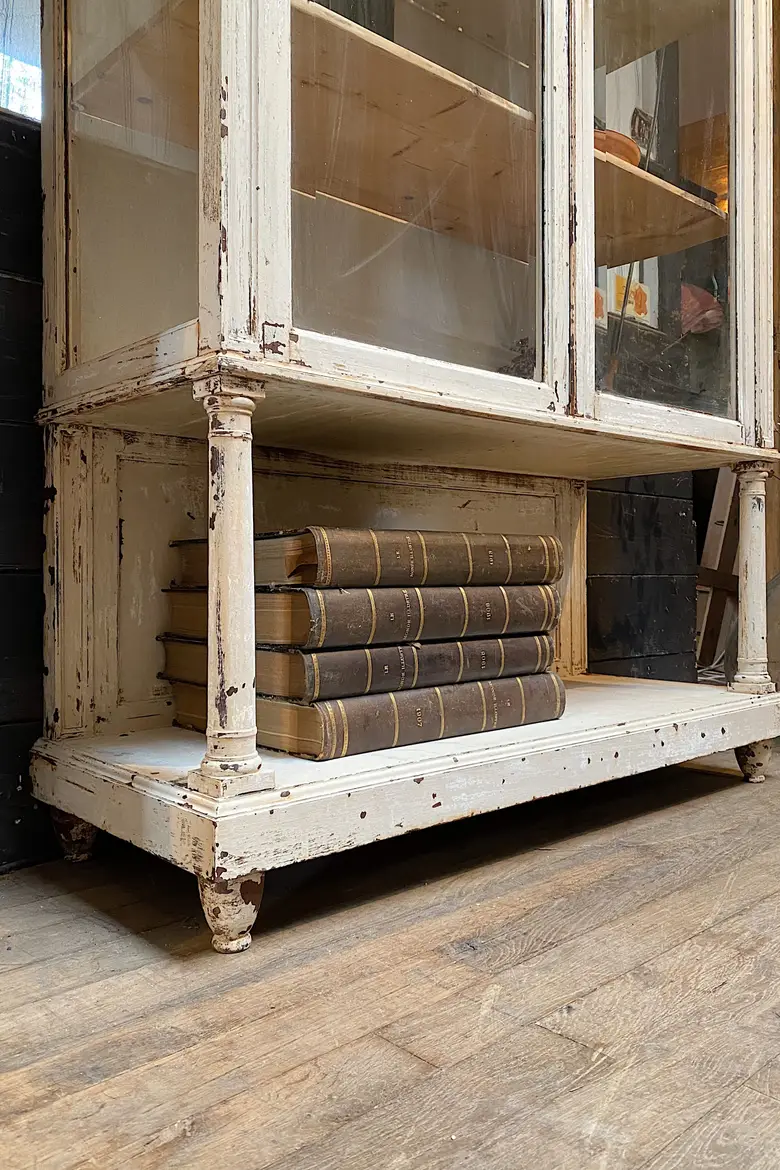 Ancienne vitrine médicale patinée en bois Début XXème